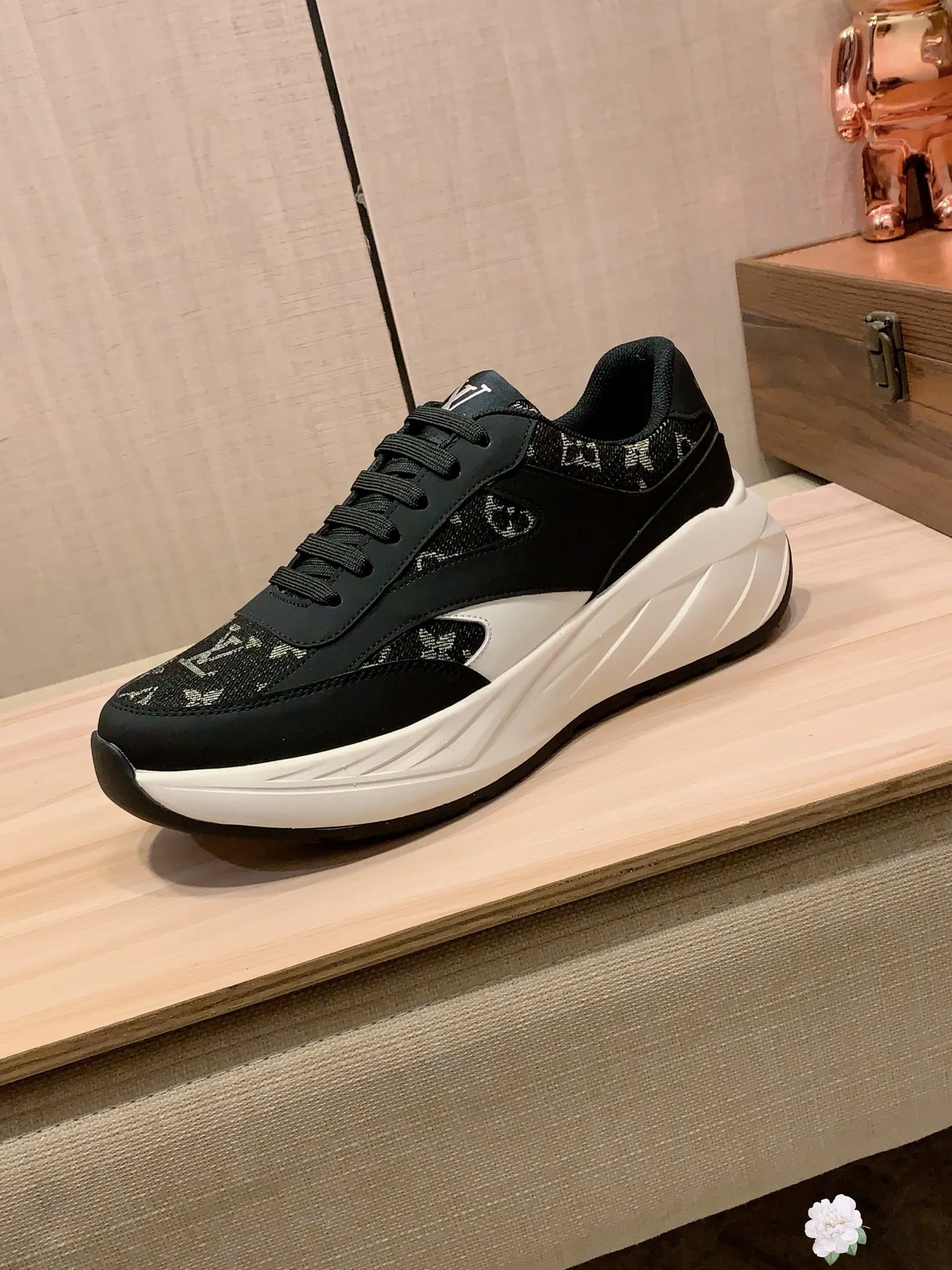 Men's Men's Shoes 💰460💰💰🎩🎩[Lightning][Lightning] "Lv*" The latest and most popular casual shoes, top brands [Seduce] Luxury ~ Purchasing Agency, Top ~ Quality. [Strong] The upper is made of imported breathable cowhide with material ➕ breathable sheepskin feet (•) and fine workmanship. The original stylish and stylish soft rubber wear-resistant and non-slip outsole is light and comfortable on the feet. The real thing looks better when photographed. 305: code: 38-44, 2️⃣ colors selected
